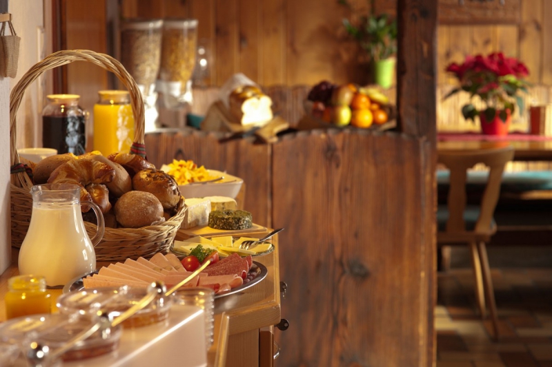 boulangerie-OLLIERES-min_breakfast_buffet_food_restaurant_meal_hotel_plate_fresh-718745